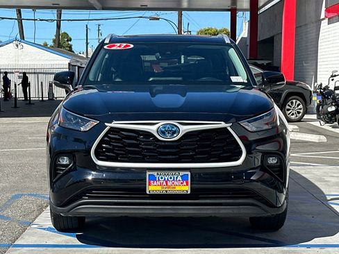 Used 2023 Toyota Highlander XLE AWD/4WD image 9