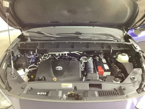 Used 2022 Toyota Highlander XLE AWD/4WD image 27