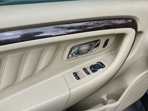 Used 2015 Ford Taurus Limited image 15