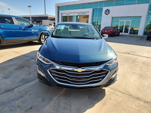 Used 2024 Chevrolet Malibu LT image 2