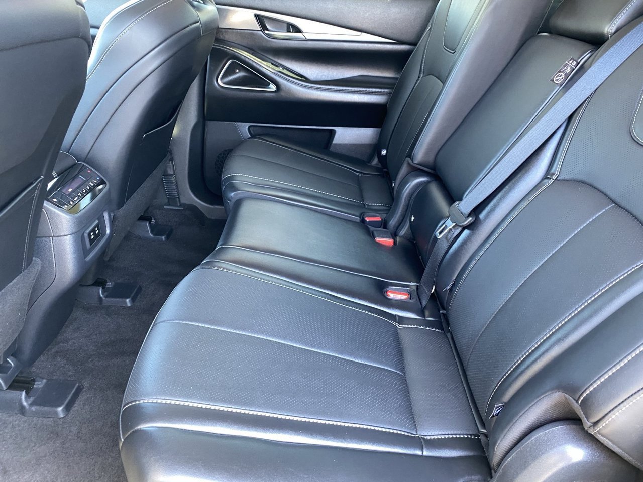 Certified 2027 INFINITI QX60 Luxe w/ Cargo Package FWD image 16
