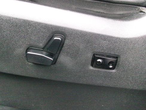 Used 2018 Dodge Grand Caravan SXT w/ Driver Convenience Group image 14