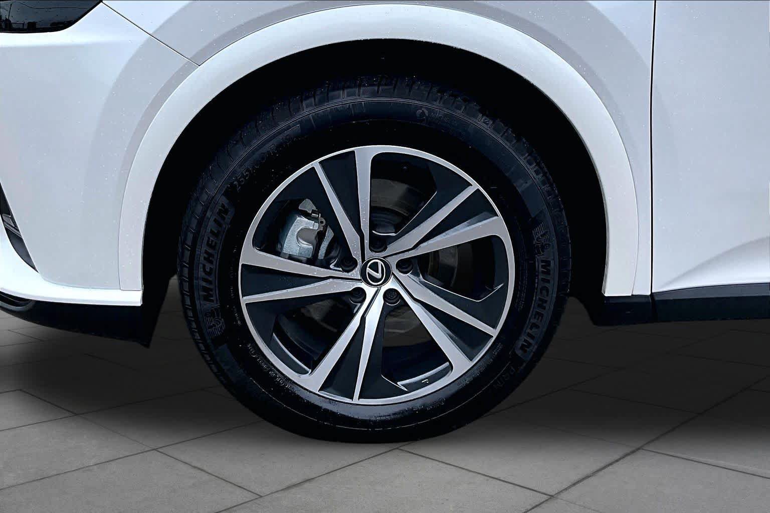 Used 2024 Lexus RX 350 FWD w/ Technology Package image 11