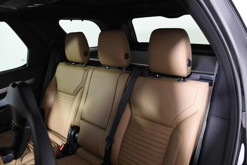 Certified 2026 Land Rover Discovery Limited Edition AWD/4WD image 28