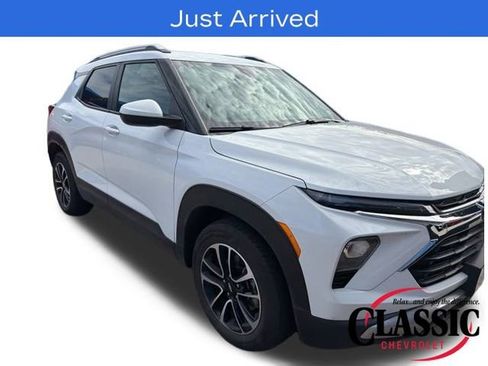 Used 2024 Chevrolet TrailBlazer LT w/ LT Cold Weather Package image 5