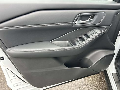 New 2026 Nissan Rogue SV AWD/4WD image 17