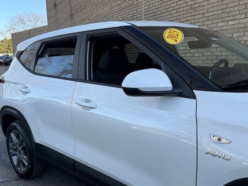 Used 2023 Kia Seltos LX image 6
