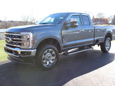 Used 2023 Ford F350 Lariat w/ Chrome Package image 3