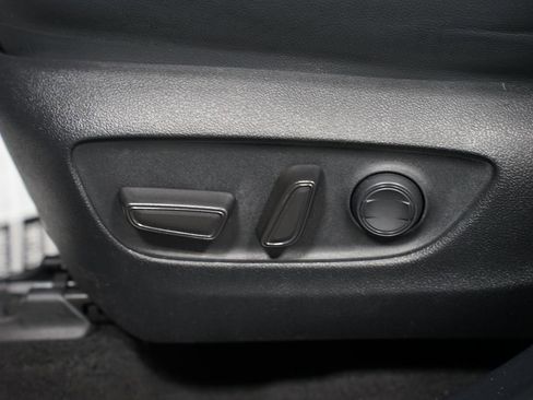 Used 2024 Toyota Highlander XLE image 34