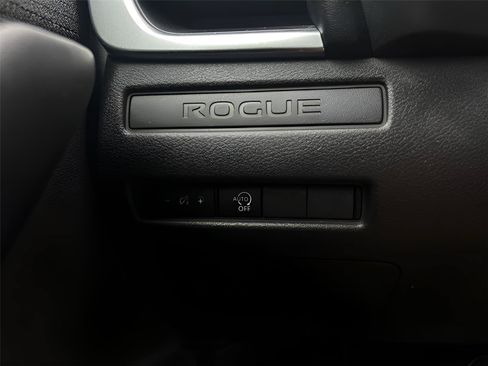 Used 2023 Nissan Rogue S AWD/4WD image 25