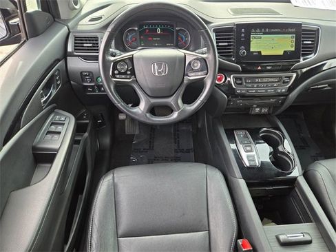 Certified 2022 Honda Pilot Touring image 17