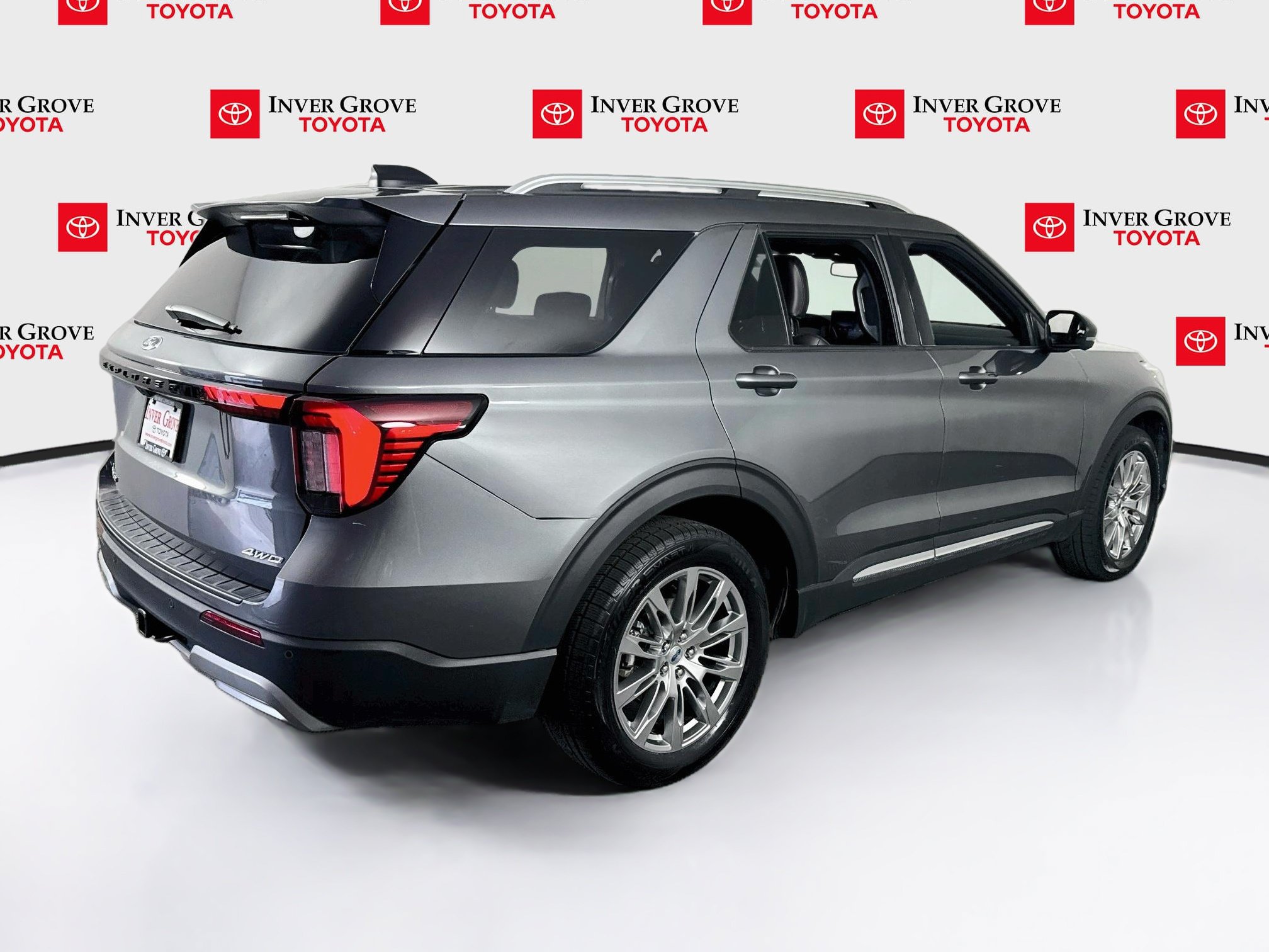 Used 2025 Ford Explorer Platinum AWD/4WD image 5