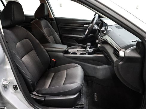 Used 2024 Nissan Altima 2.5 SV image 21