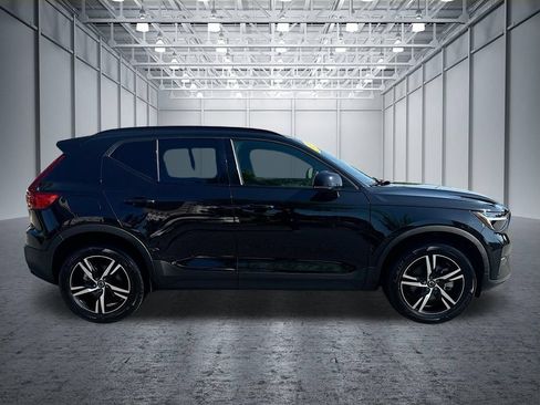 Used 2024 Volvo XC40 B5 Core AWD/4WD image 9