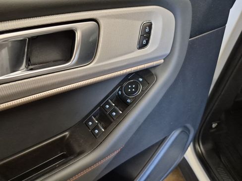 Certified 2025 Ford Explorer Active AWD/4WD image 10