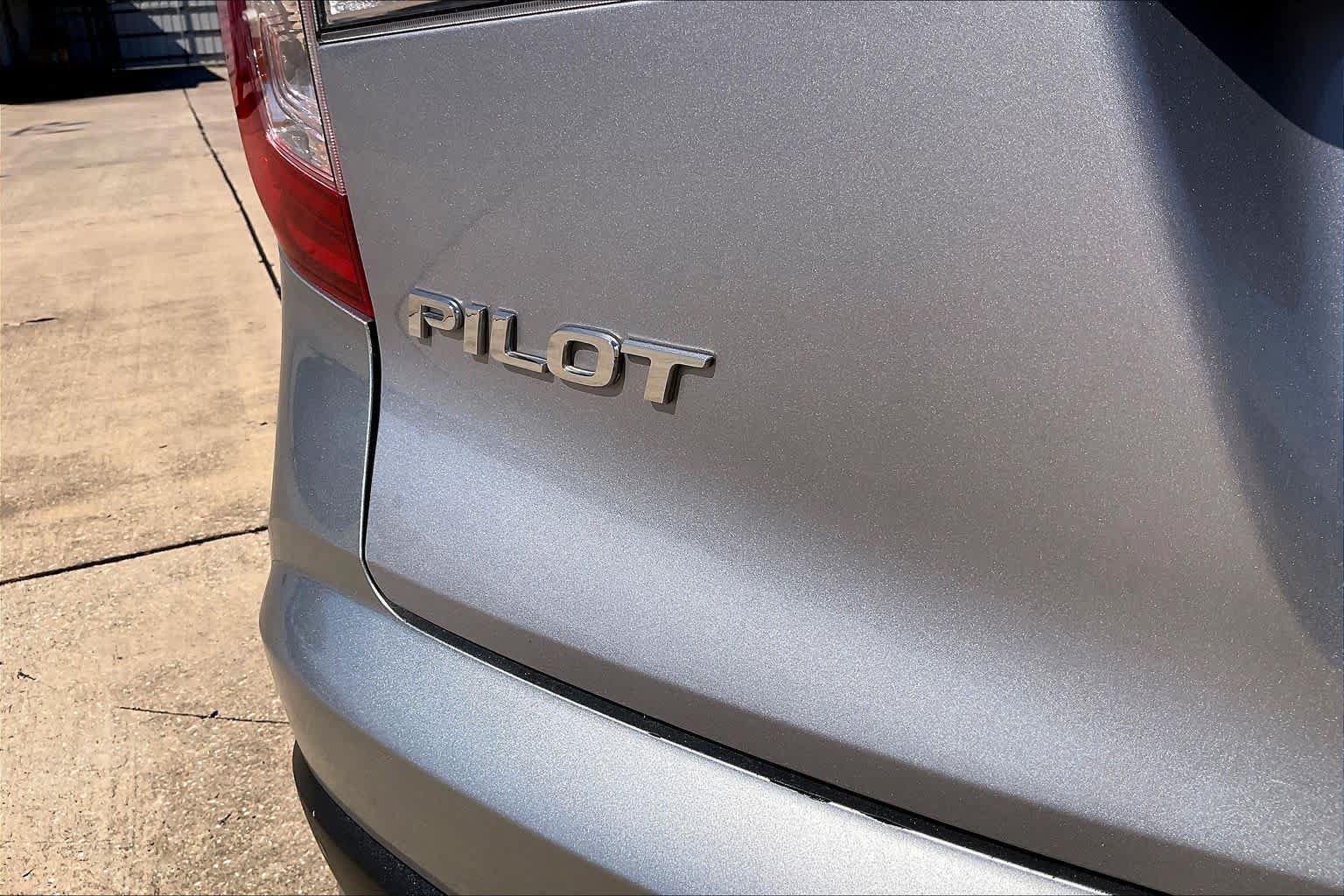 Used 2019 Honda Pilot Touring image 10