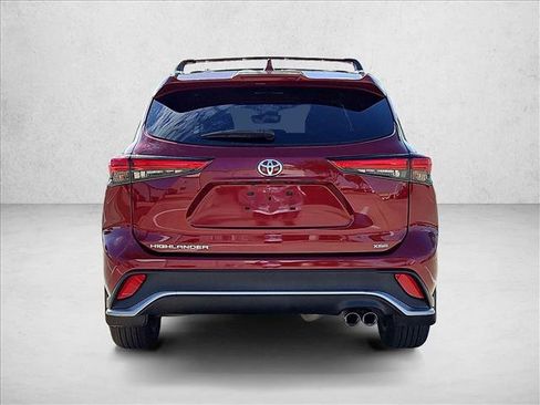 Used 2021 Toyota Highlander XSE FWD image 6