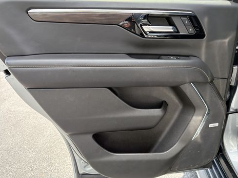 Used 2025 Chevrolet Tahoe Premier AWD/4WD image 23