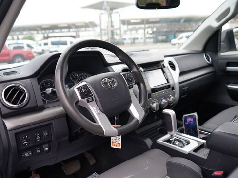 Used 2017 Toyota Tundra SR5 image 7