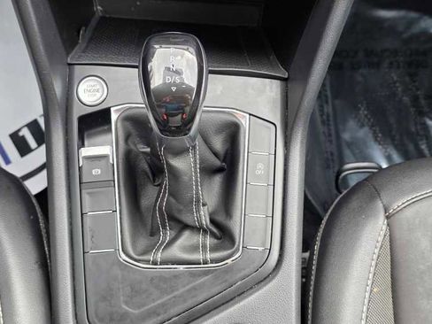 Used 2022 Volkswagen Taos SE FWD image 13