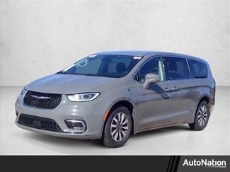 Used 2022 Chrysler Pacifica Touring-L video 1