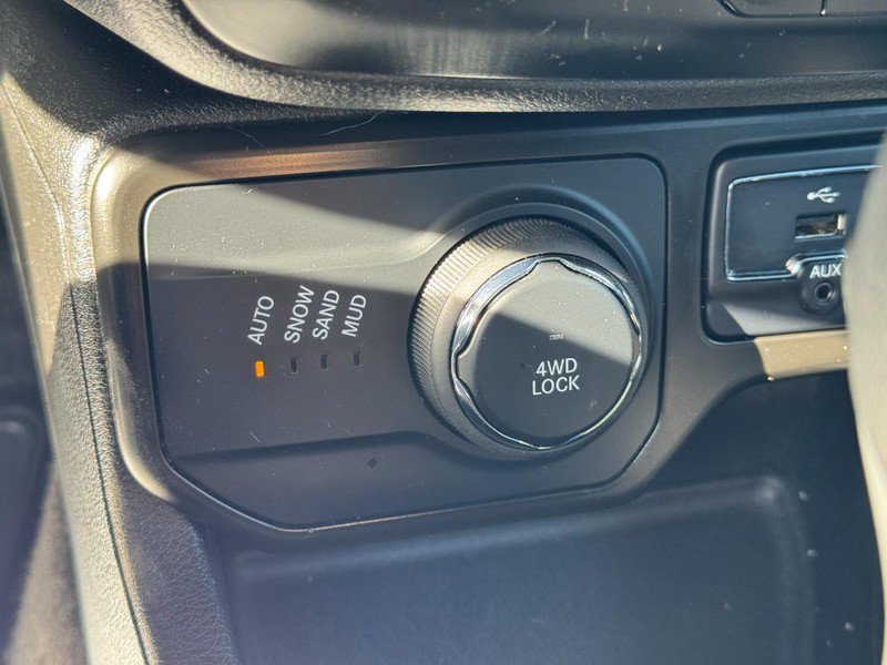 Used 2023 Jeep Renegade Latitude AWD/4WD image 23
