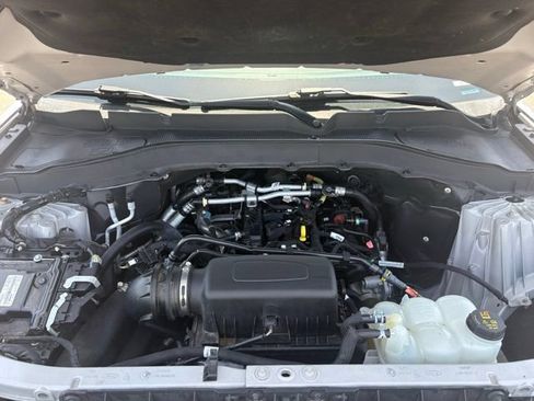 Used 2022 Ford Explorer XLT w/ Equipment Group 202A AWD/4WD image 21