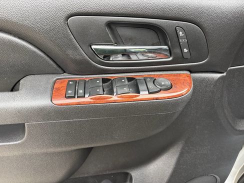 Used 2013 Chevrolet Tahoe LT image 23