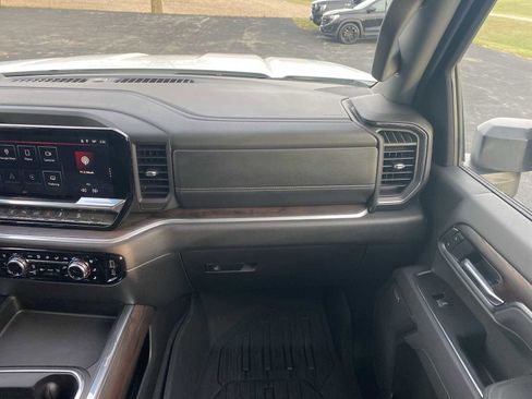 Used 2025 GMC Sierra 2500 SLT image 28