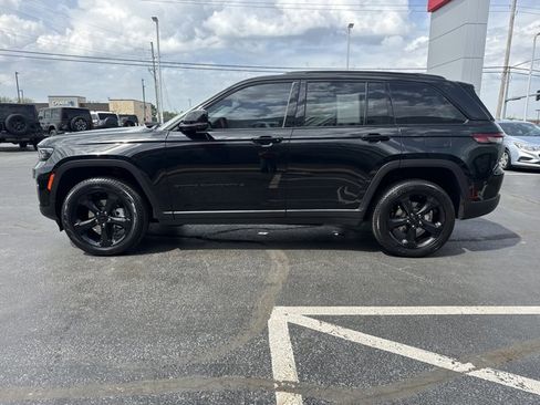 Used 2023 Jeep Grand Cherokee Limited w/ Luxury Tech Group II image 13