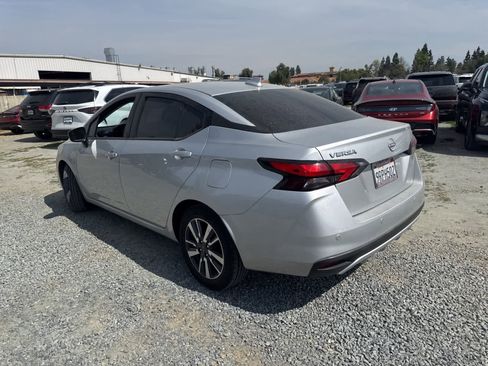 Used 2024 Nissan Versa SV image 5