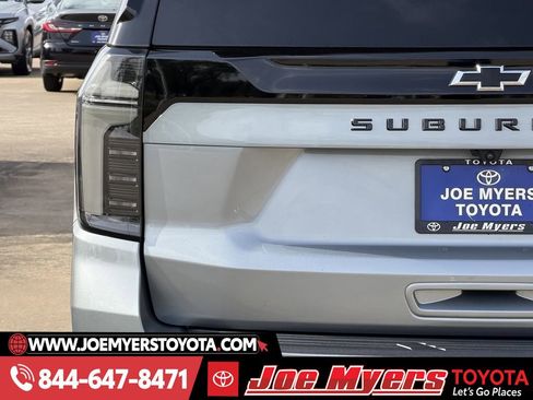 Used 2025 Chevrolet Suburban RST w/ Comfort Package image 10