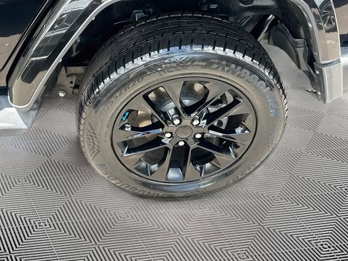 Used 2023 Jeep Wrangler Unlimited Sahara AWD/4WD image 34