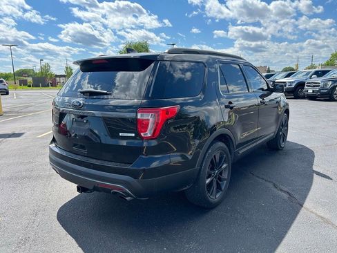 Used 2017 Ford Explorer XLT w/ Equipment Group 202A image 9