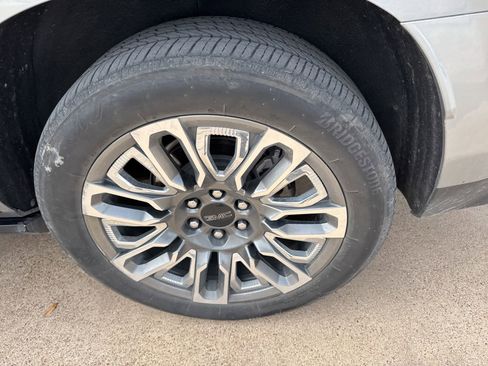 Used 2023 GMC Yukon Denali Ultimate image 9