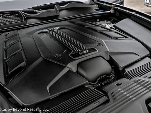 Used 2022 Bentley Bentayga image 18