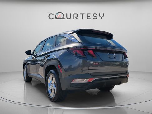 Certified 2023 Hyundai Tucson SE image 2
