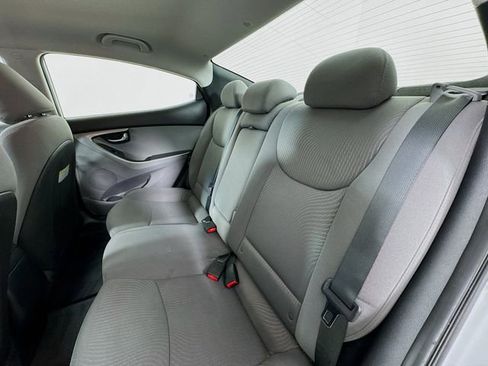 Used 2015 Hyundai Elantra SE image 19