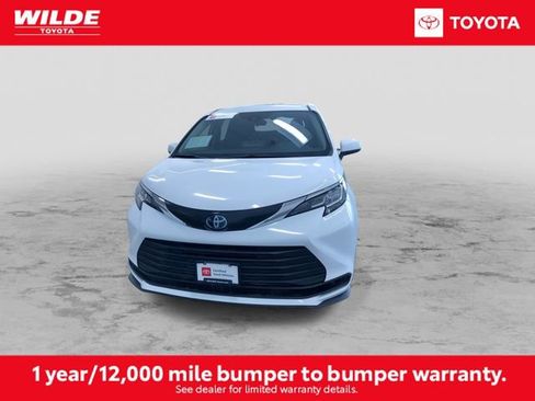 Certified 2023 Toyota Sienna LE image 4