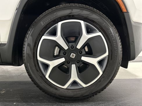Used 2024 Rivian R1S Adventure AWD/4WD image 11