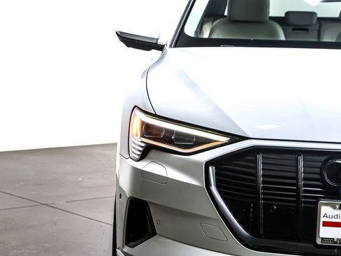 Used 2022 Audi e-tron Premium w/ Convenience Plus Package image 15
