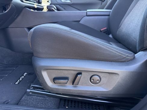 Used 2024 Nissan Rogue SV image 13