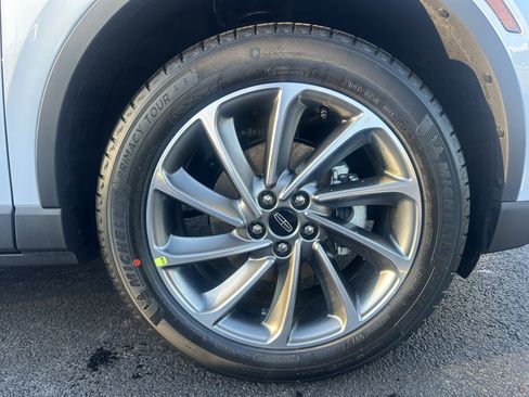 New 2026 Lincoln Corsair Premiere image 8