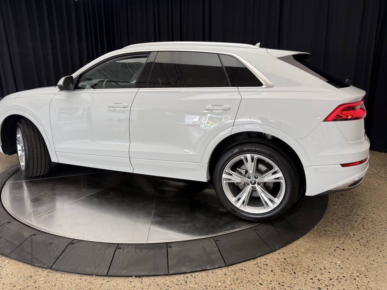Used 2023 Audi Q8 Premium w/ Convenience Package AWD/4WD image 5