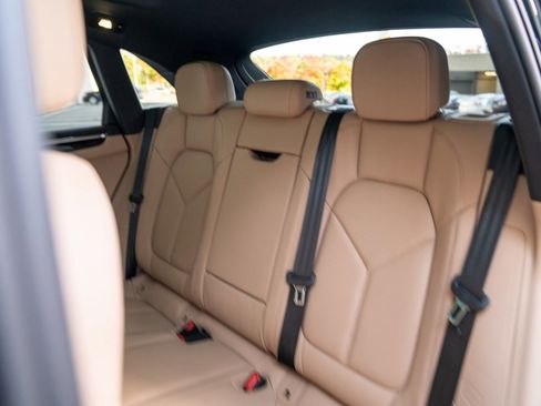 Certified 2026 Porsche Macan AWD/4WD image 23