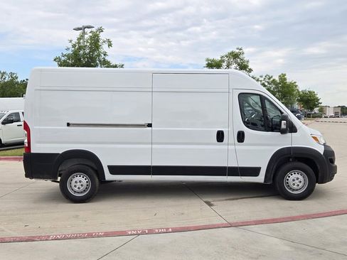 New 2026 RAM ProMaster 2500 w/ Convenience Group FWD image 4