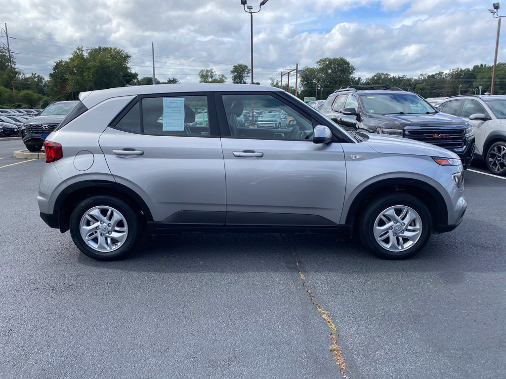 Certified 2023 Hyundai Venue SE FWD image 2
