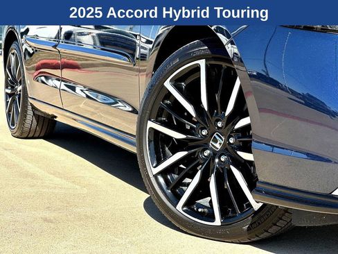 Used 2025 Honda Accord Touring image 2