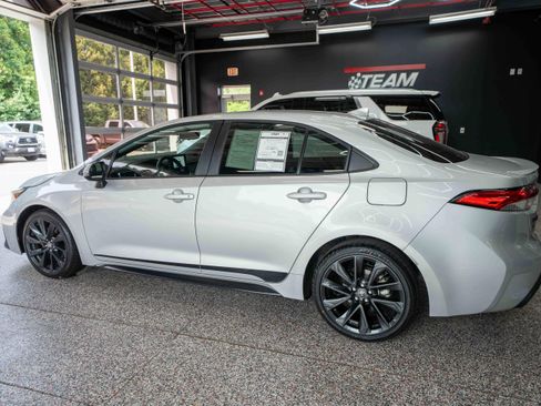Used 2024 Toyota Corolla SE FWD image 2