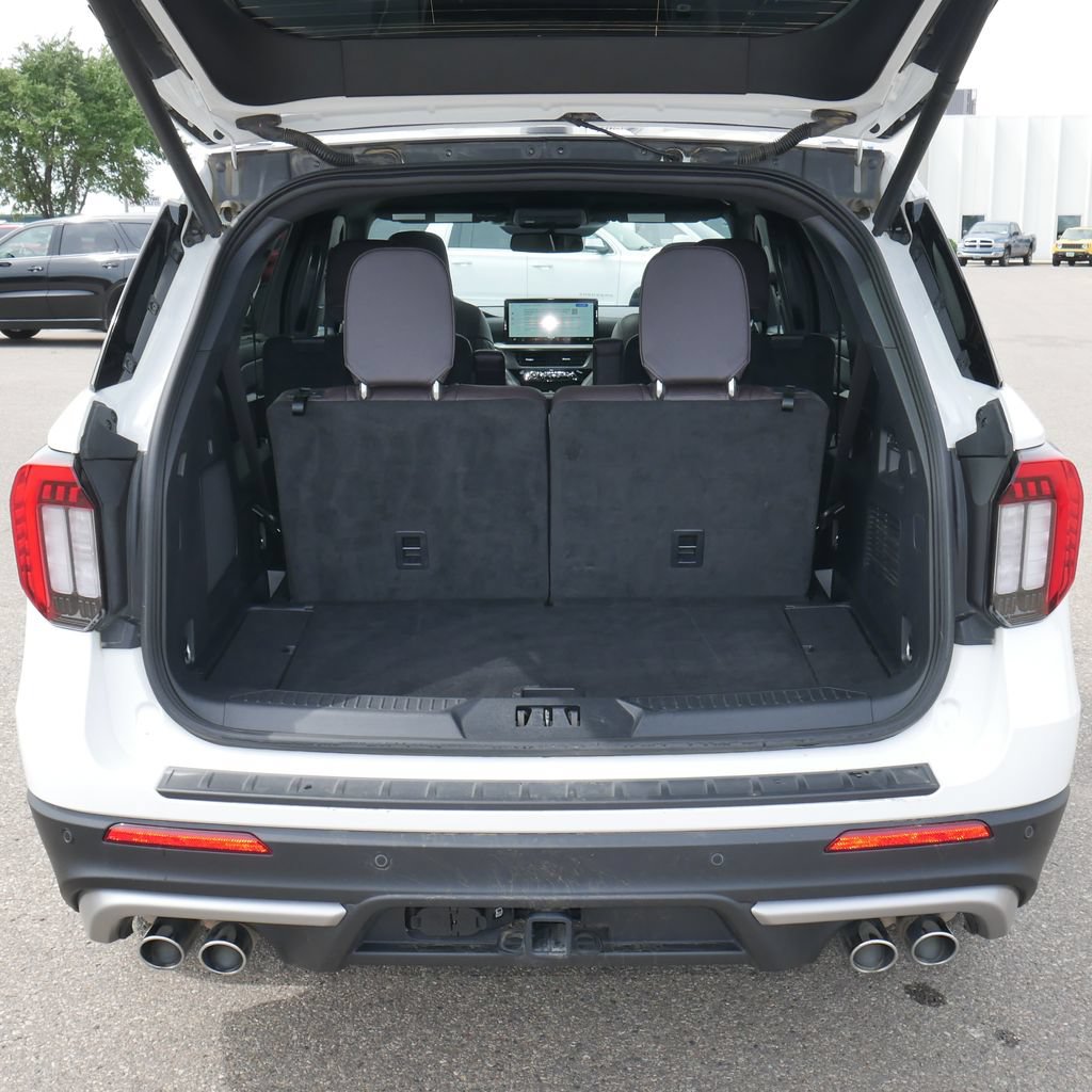 Used 2025 Ford Explorer Platinum w/ Ultimate Package AWD/4WD image 18